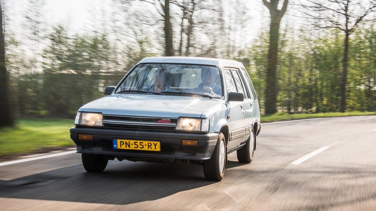 Toyota Tercel exterieur driekwart linksvoor rijdend