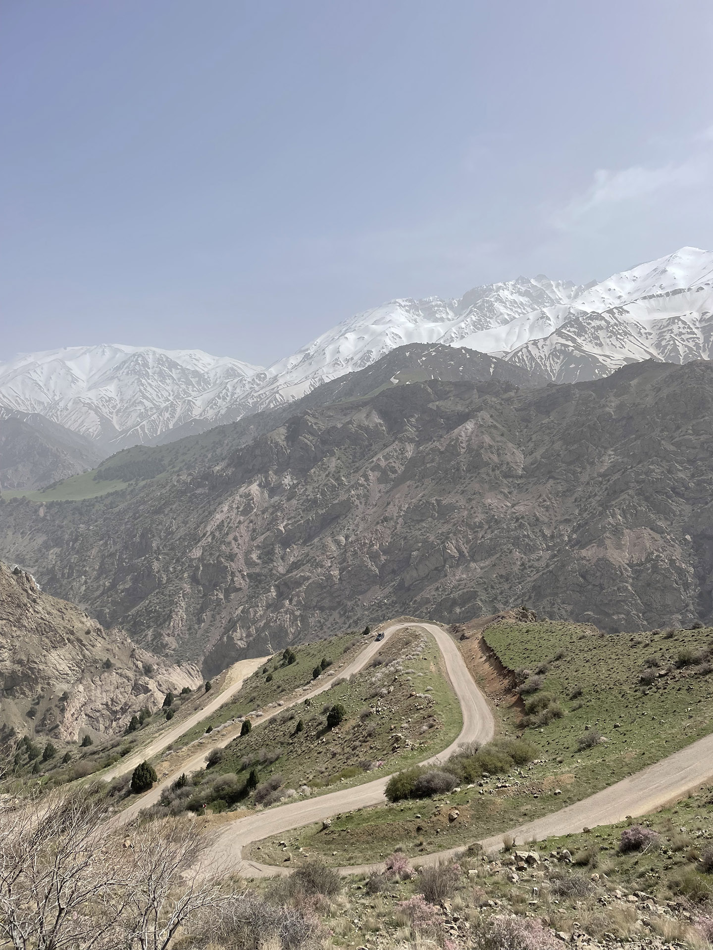 Toyota,. Bart en Annelouc, Noord Iran, berglandschap