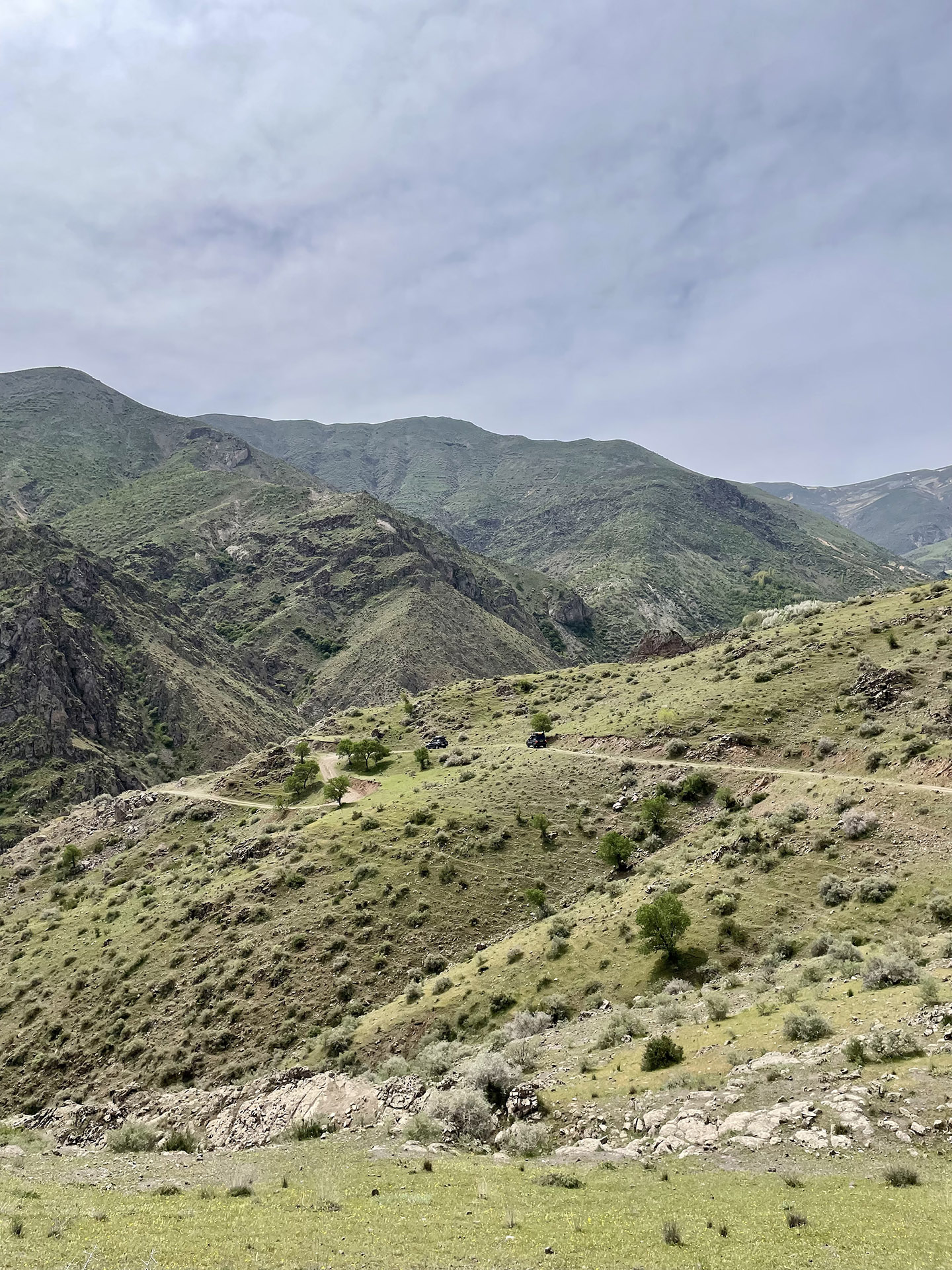 Toyota, Bart en Annelouc, Noord Iran, berglandschap
