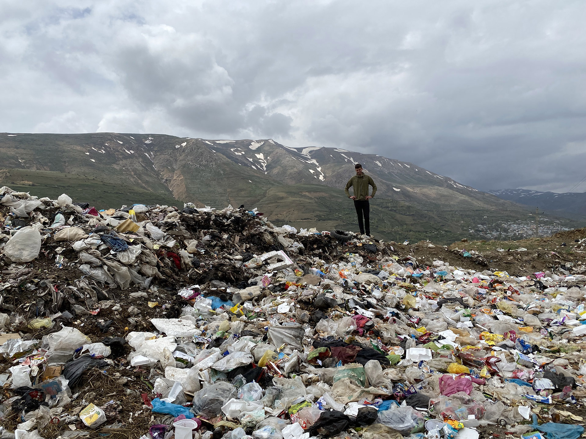 Toyota, Bart en Annelouc, Noord Iran, plastic afval