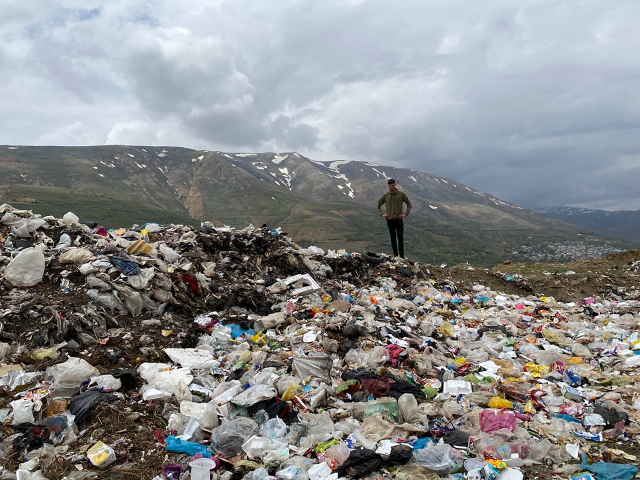 Toyota, Bart en Annelouc, Noord Iran, plastic afval
