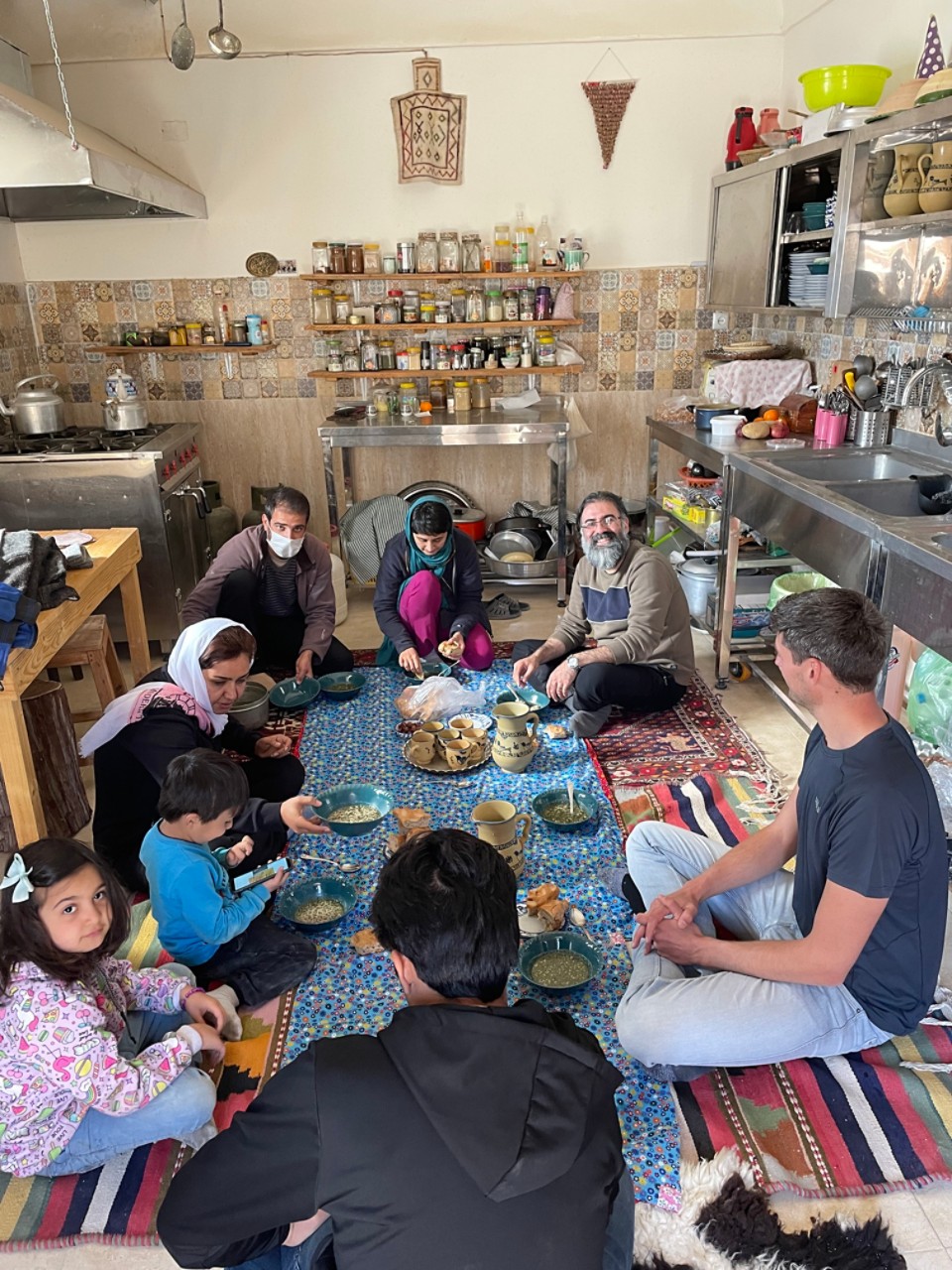 Bart en Annelouc, Iran, lunch, familie