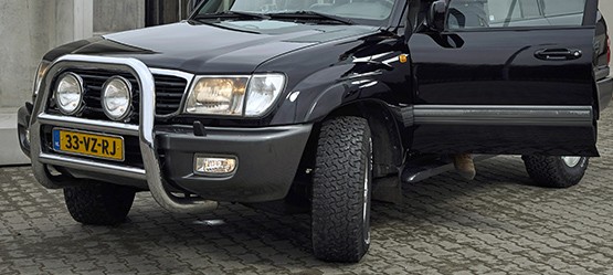 Toyota Land Cruiser, exterieur, linksvoor, zwart