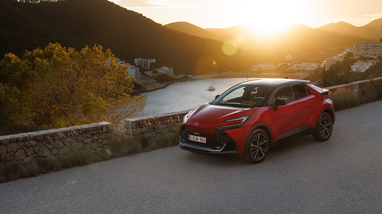 Toyota, C-HR, exterieur, driekwart, rechtsvoor, zon