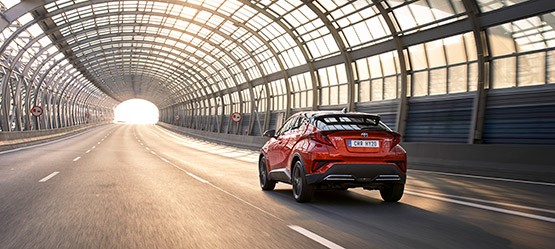 Toyota C-HR, exterieur, achterkant, oranje