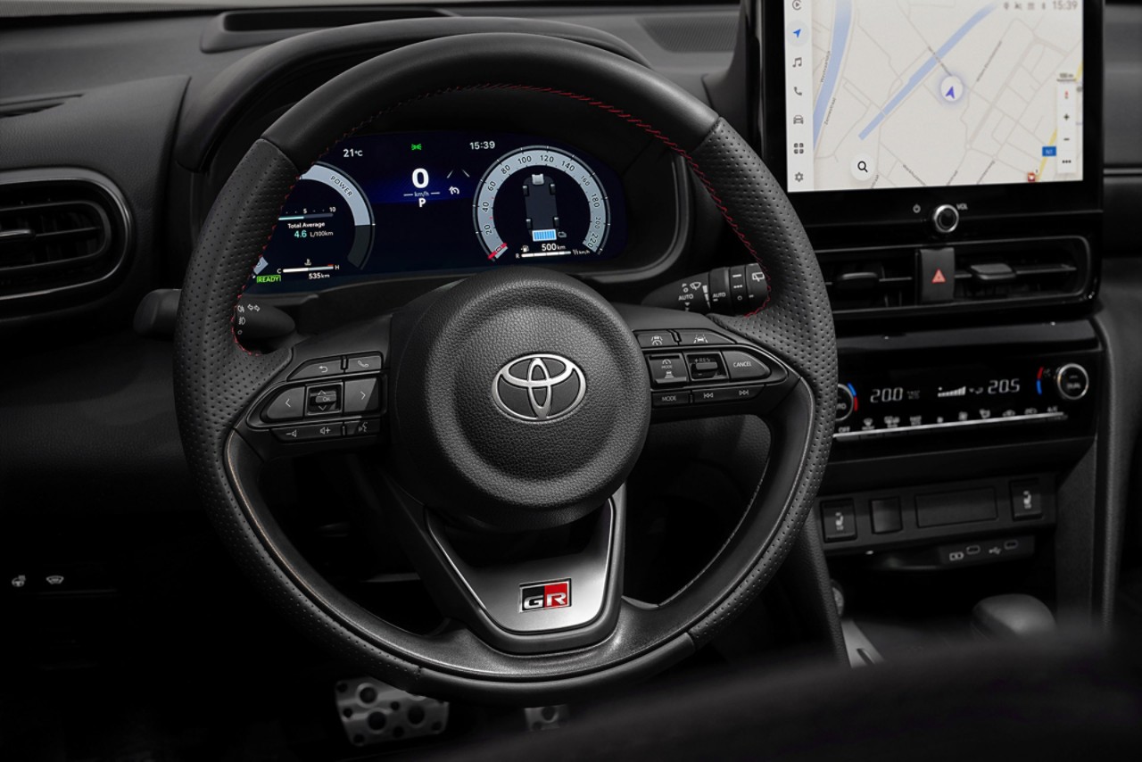 Toyota Yaris Cross Hybrid interieur stuur dashboard
