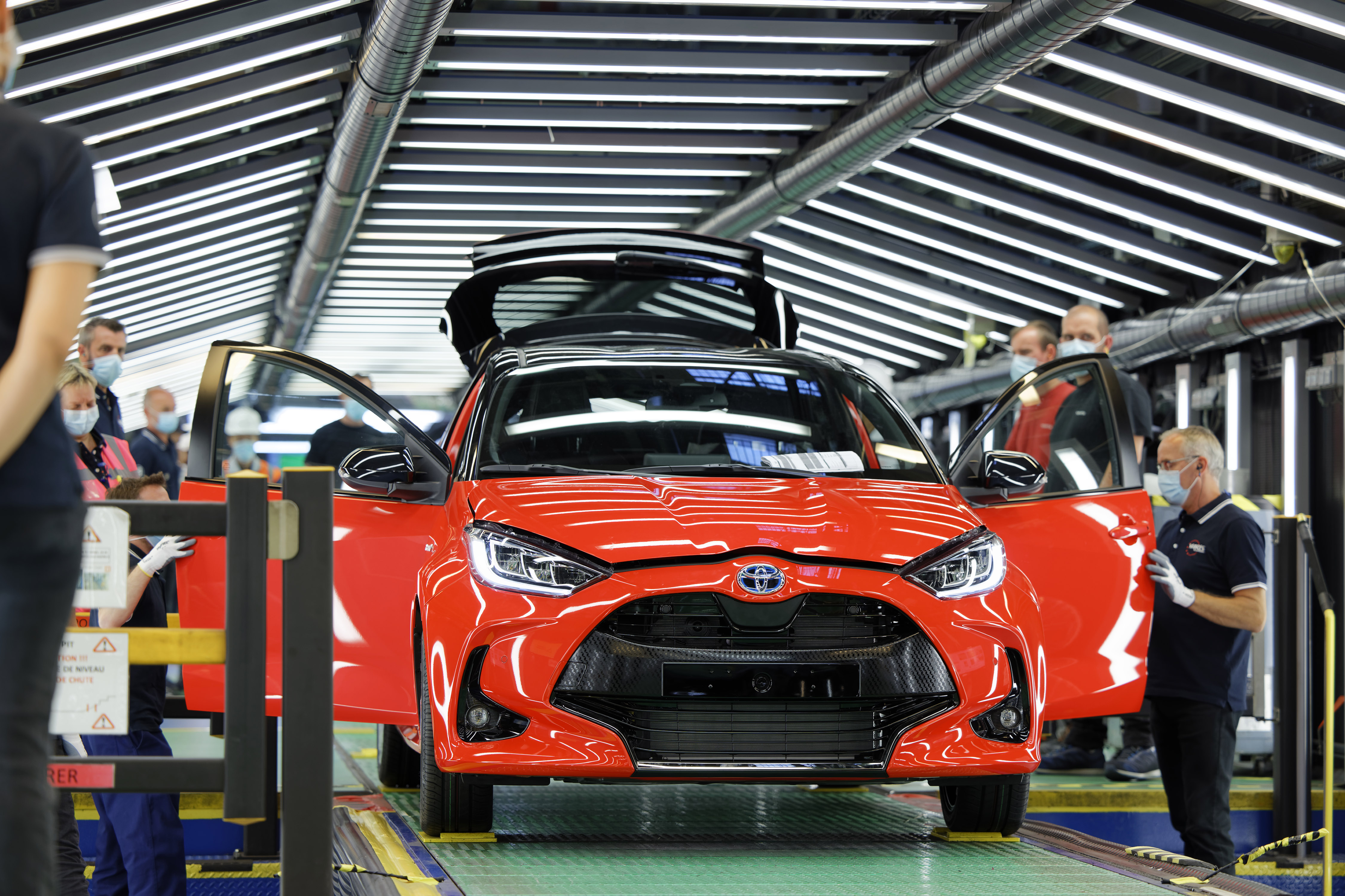 Toyota Yaris, exterieur, voorkant, rood, fabriek