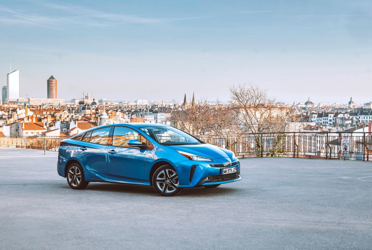 Toyota Prius Plug-in Hybrid, exterieur, zijkant, blauw