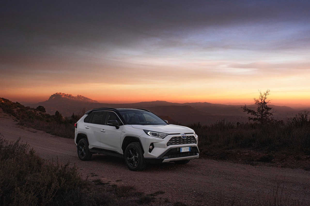 Toyota RAV4 Plug-in Hybrid, exterieur, rechtsvoor, wit
