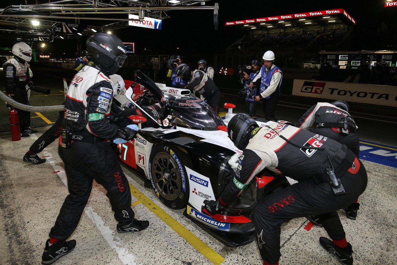 Toyota TS050 HYBRID, exterieur, pitstop