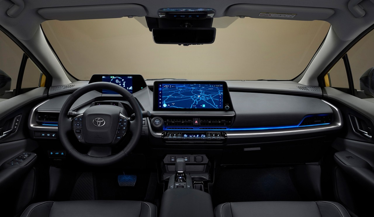 Toyota-vijfde-generatie-Prius-Plug-in-Hybrid-interieur-stuur-infotainmentsysteem
