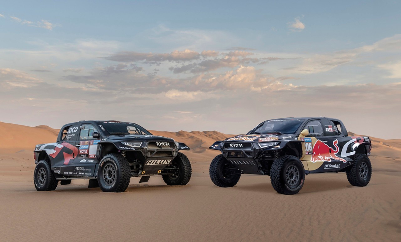 Toyota, GAZOO Racing, 2 autos, exterieur, woestijn