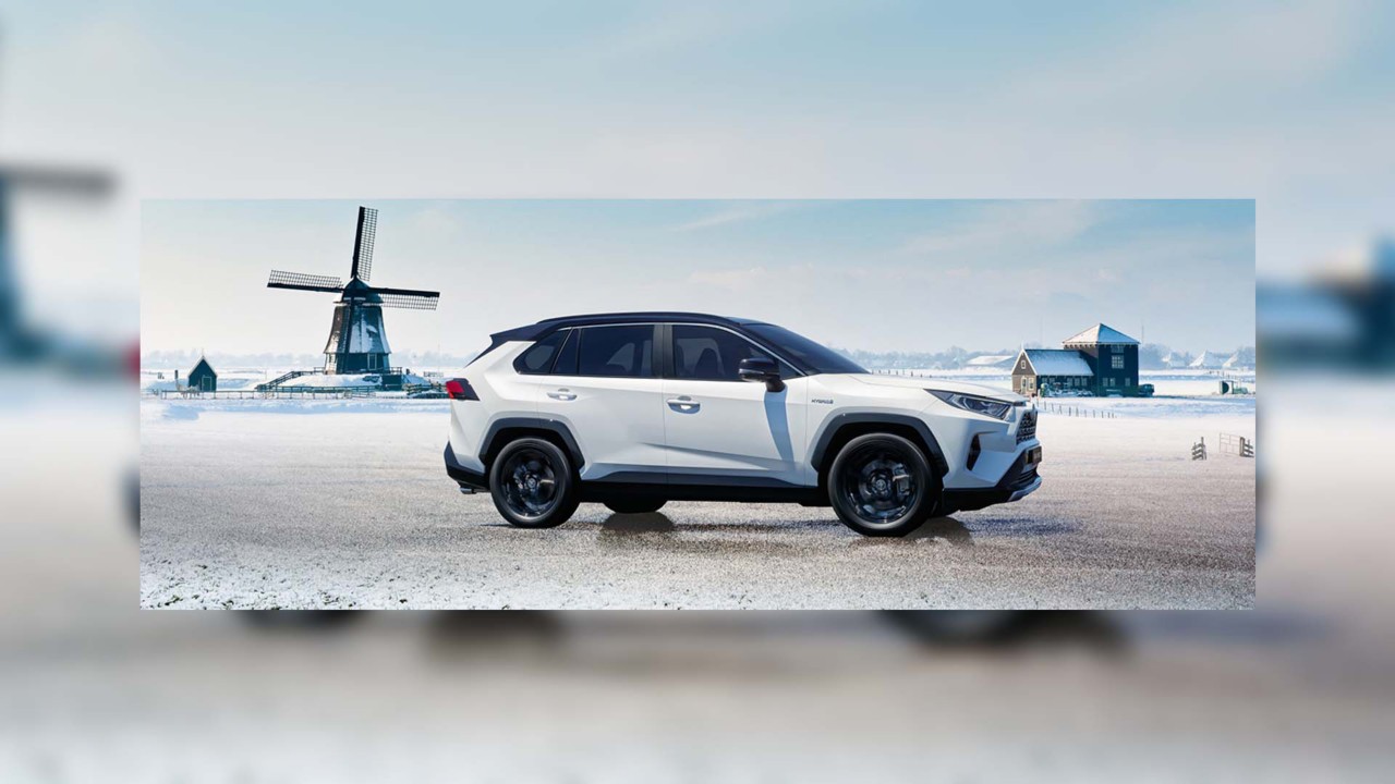 Toyota RAV4. exterieur. zijkant, wit