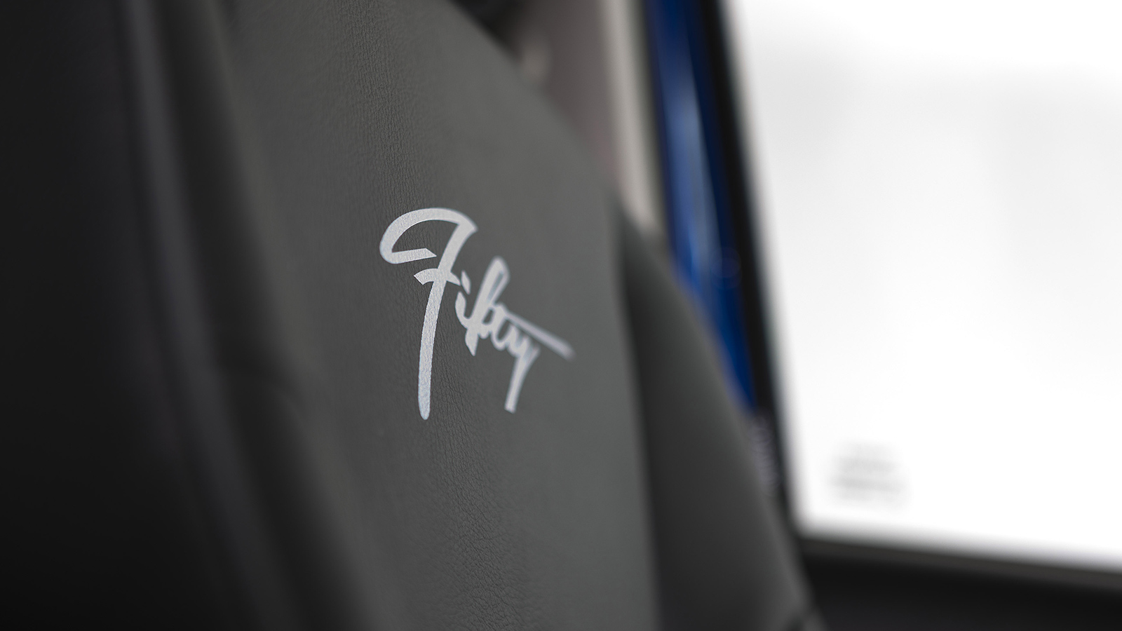 Toyota Hilux, interieur, Fifty logo, stoel, detail