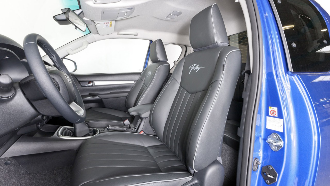 Toyota Hilux, interieur, voorstoelen