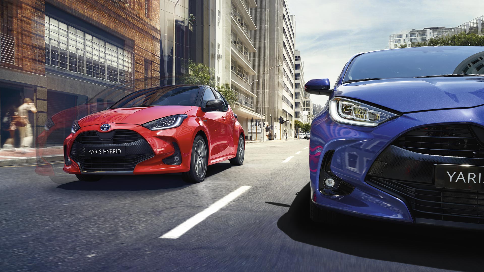 Toyota-Yaris-exterieur-voorkant-rood-en-blauw