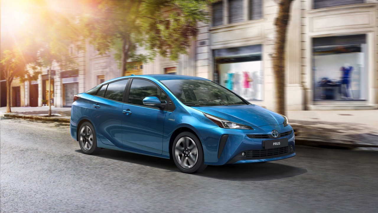Toyota-Prius-exterieur-voorkant-links-blauw