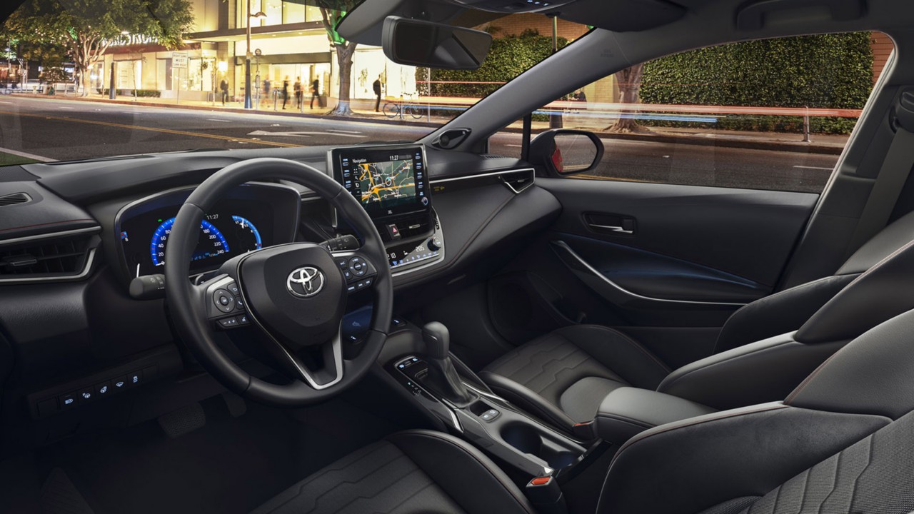 Toyota-Corolla-Hatchback-interieur-stuur-dashboard