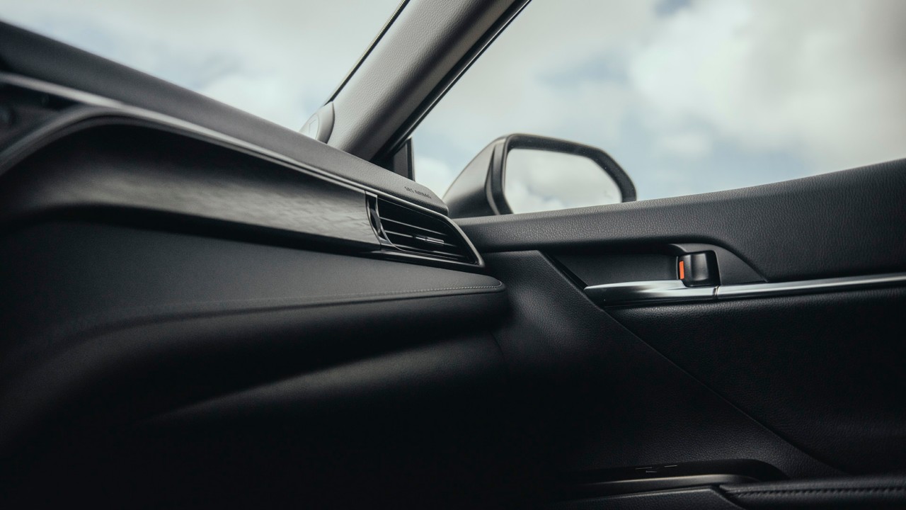 Toyota Camry, interieur, dashboard, zwart