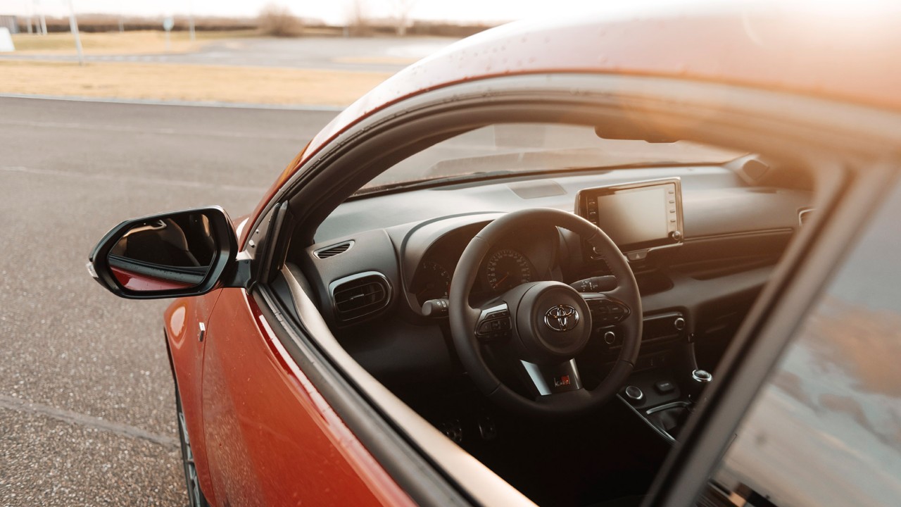 Toyota GR Yaris, interieur, raam, stuur
