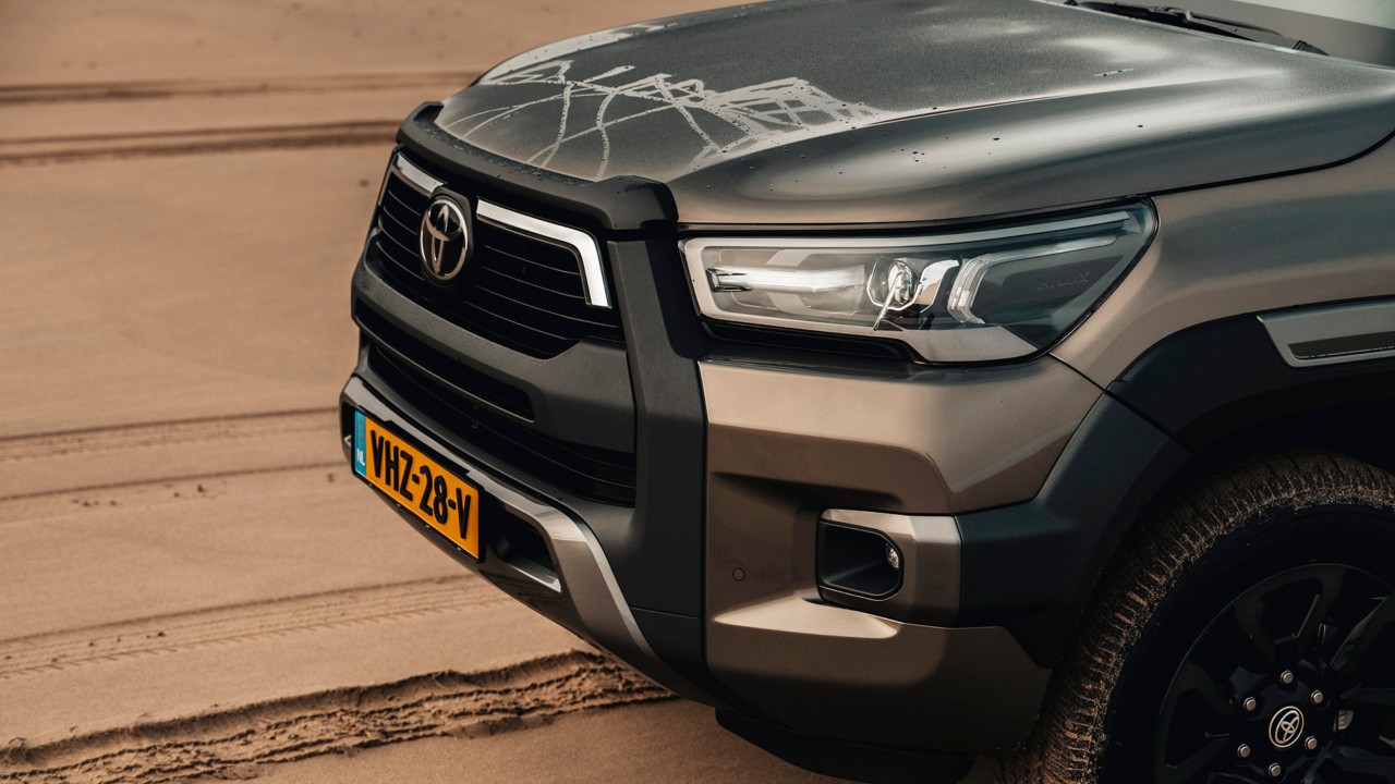 Toyota Hilux, exterieur, linksvoor, bruin, motorkap, grille