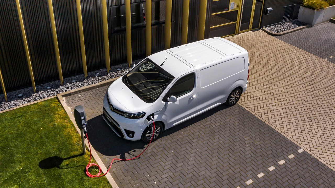 Toyota, Proace, Electric, exterieur, driekwart, rechtsvoor, birdseye