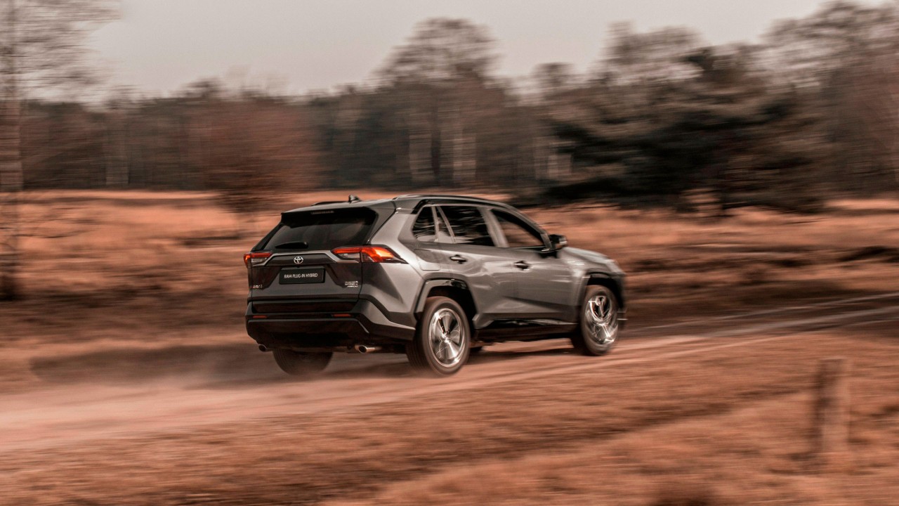 Toyota, RAV4, exterieur, driekwart, schuin, achter, rechts