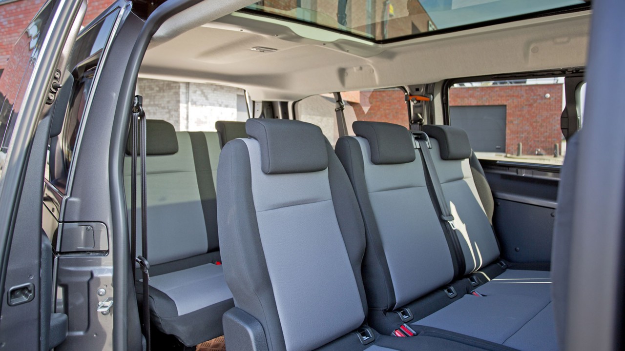 Toyota-Proace-exterieur-Taxi-achterstoelen