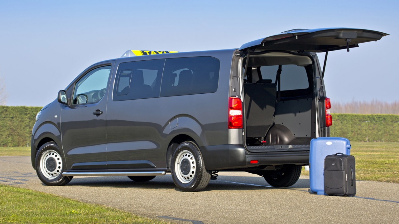 Toyota-Proace-exterieur-Taxi-laadruimte-koffers