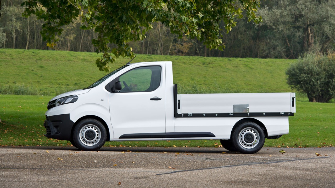 Toyota-Proace-truck-exterieur-zijkant-wit