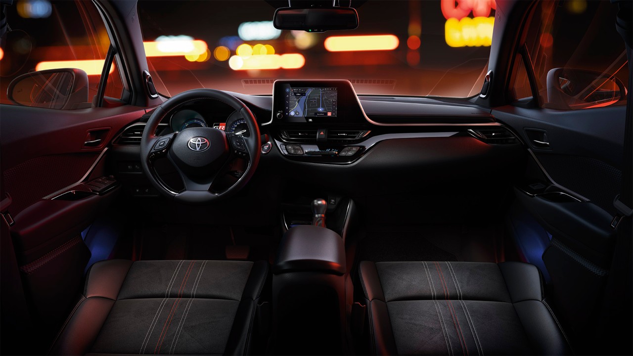 Toyota-interieur-ch-r-wit-stuur