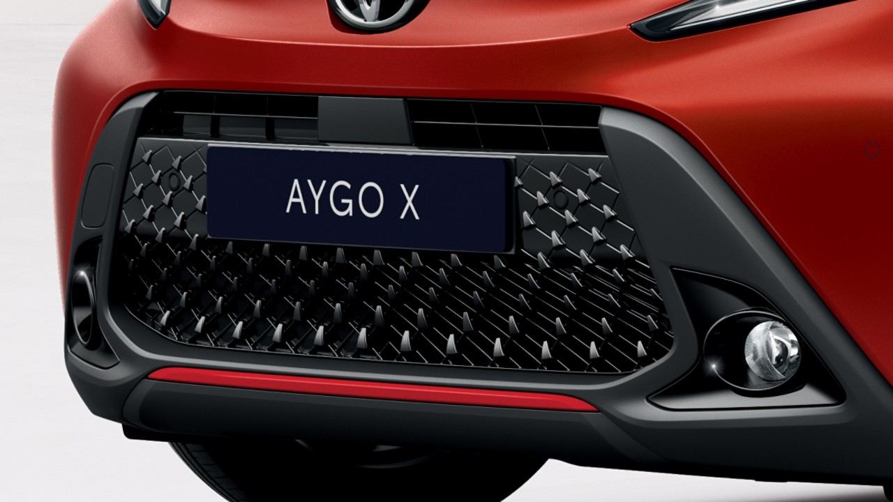 toyota-aygo-x-2022-hotspot-detail-grille-red