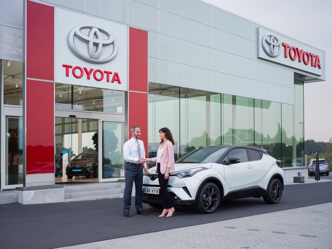 Auto voor reparatie bij Toyota-dealer